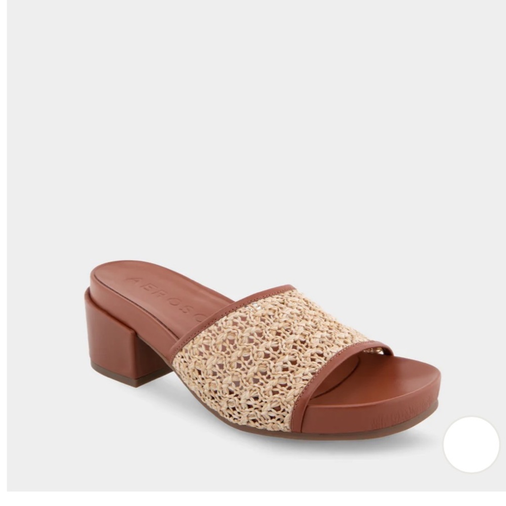 New in box! AEROSOLES Brown and Cream Mules Comfortable Clogs
